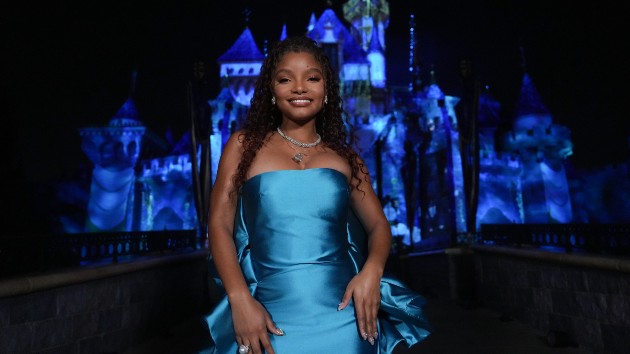 halle-bailey-performs-“part-of-your-world”-onstage-at-disneyland