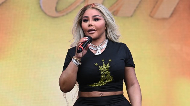 lil’-kim:-being-called-a-hip-hop-icon-is-“an-honor-to-me”