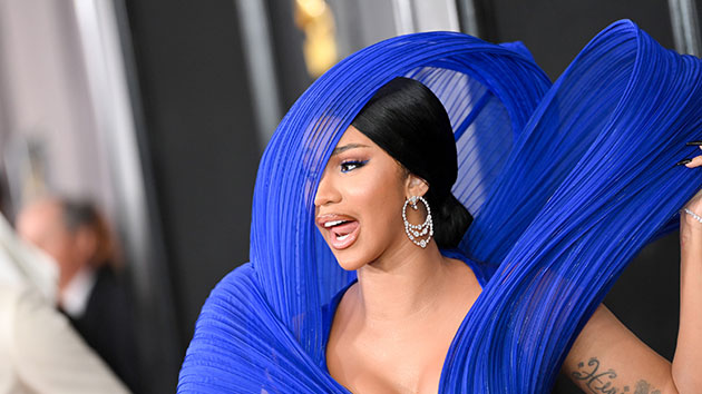 microphone-cardi-b-threw-at-concertgoer-up-for-auction