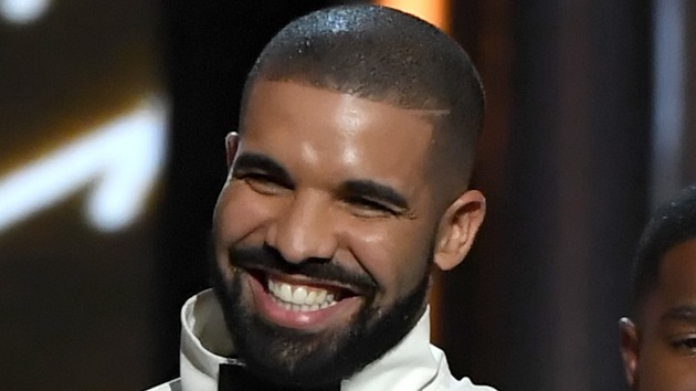 drake-posts-picture-with-“rightful-wife”-sexyy-red-for-second-time