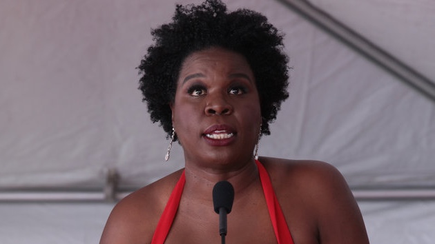 leslie-jones-says-will-smith-shouldn’t-have-accepted-his-oscar-after-“humiliating”-slap-of-chris-rock