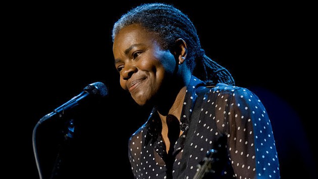 tracy-chapman-makes-black-history-at-the-country-music-association-awards