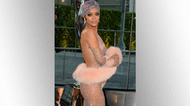 now-that-she’s-a-mom,-rihanna-regrets-hitting-the-red-carpet-with-her-“panties-out”